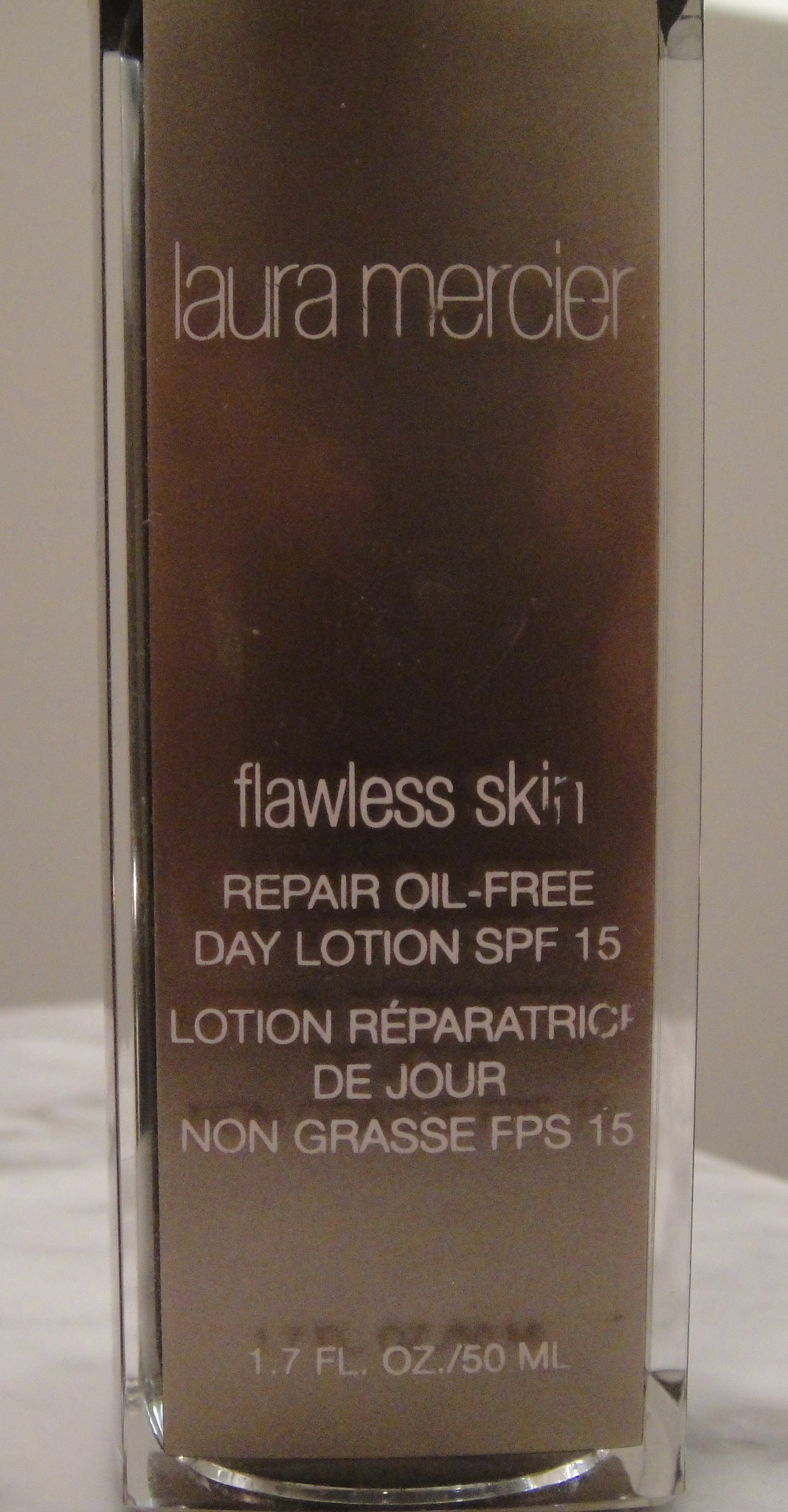 Face: Laura Mercier, flawless skin repair oil-free day lotion (SPF 15)